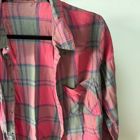 Maurice’s Long Sleeve Pink and Green Plaid Button-Up Flannel Shirt Size Large - Picture 4 of 6